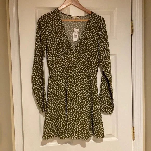 PacSun | Dresses | Pacsun Lightweight Dress Sz Sm Nwt Army Green With Cream Floral Print | Poshmark PacSun | Dresses | Pacsun Lightweight Dress Sz Sm Nwt Army Green With Cream Floral Print | Poshmark